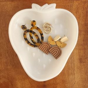 Vintage Milkglass Strawberry Trivet  // Jewelry // Trinket Holder